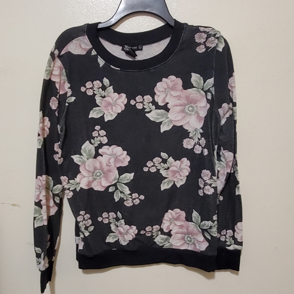 A Floral sweater - Picture 4 of 4